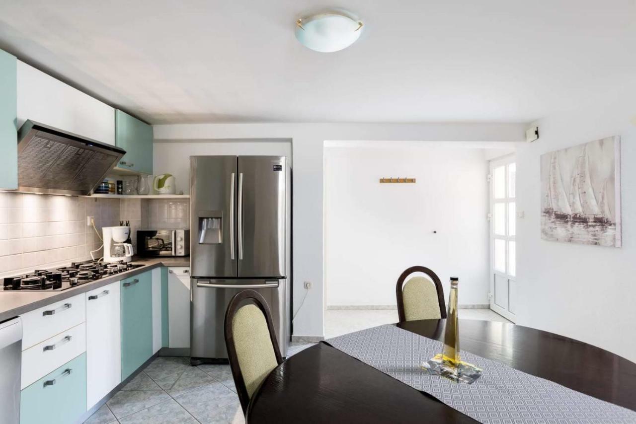 Apartmani Vinko Tribunj-Sovlje Tribalj エクステリア 写真