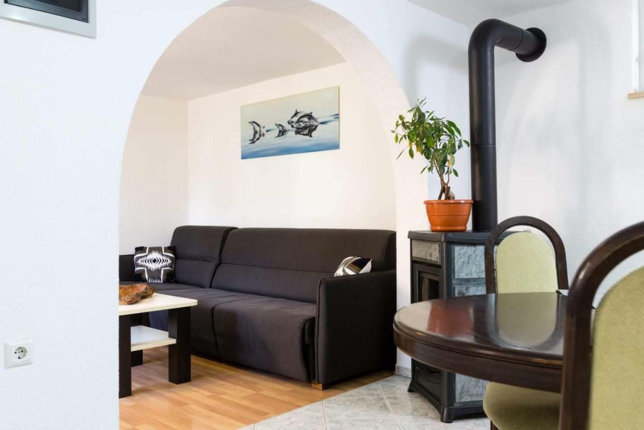 Apartmani Vinko Tribunj-Sovlje Tribalj エクステリア 写真