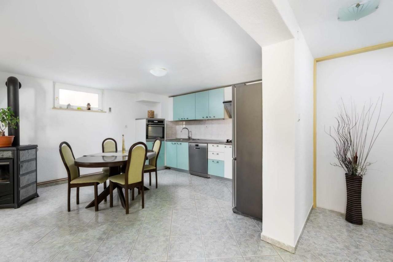 Apartmani Vinko Tribunj-Sovlje Tribalj エクステリア 写真