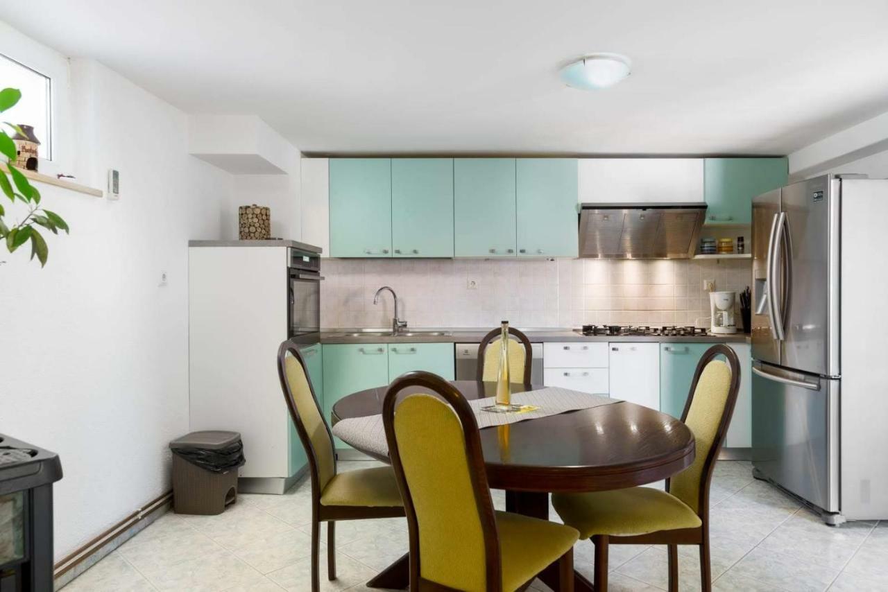 Apartmani Vinko Tribunj-Sovlje Tribalj エクステリア 写真