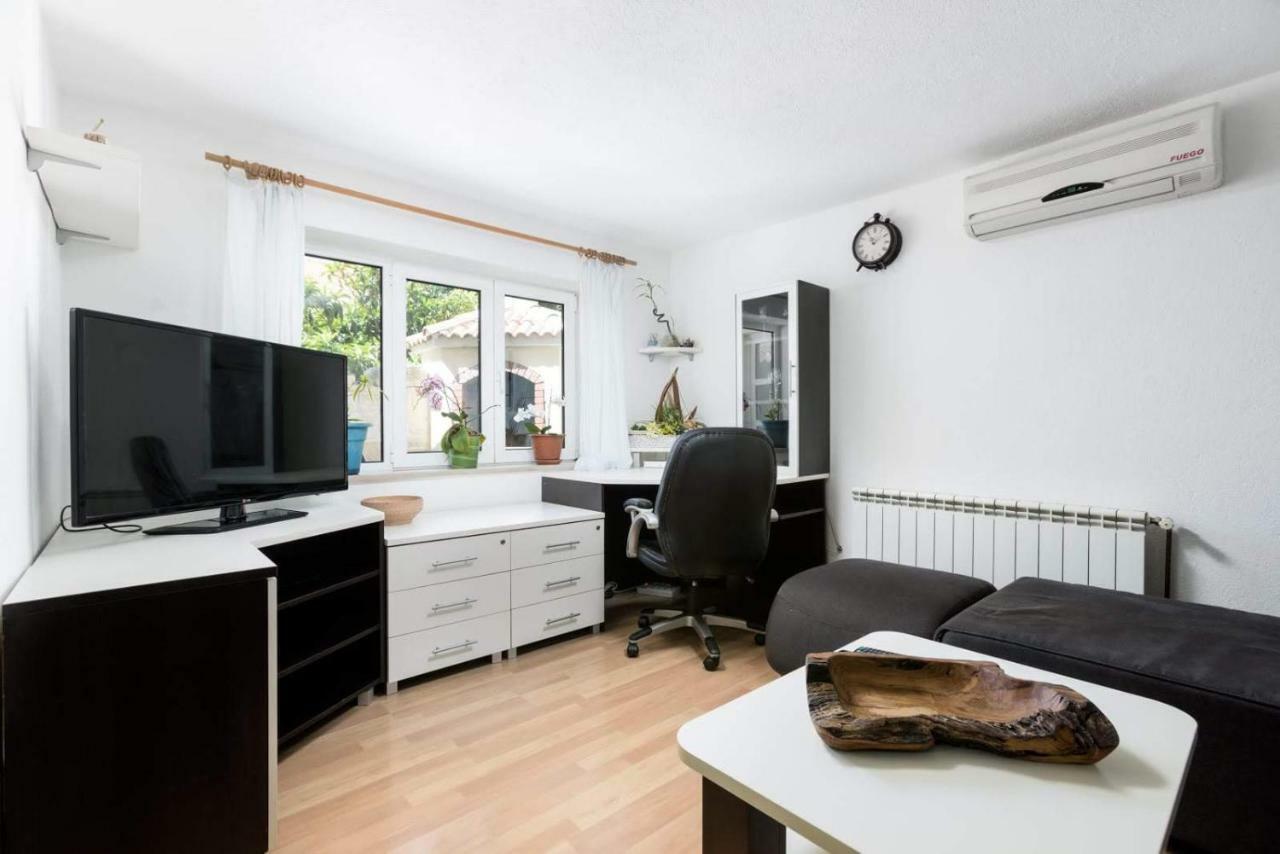 Apartmani Vinko Tribunj-Sovlje Tribalj エクステリア 写真