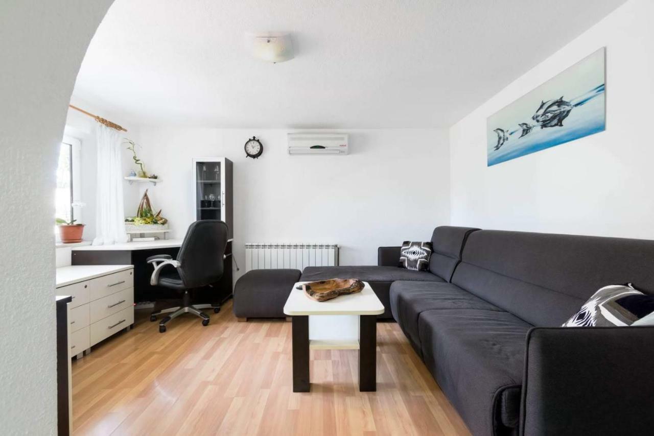 Apartmani Vinko Tribunj-Sovlje Tribalj エクステリア 写真