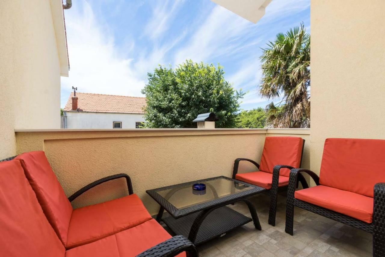 Apartmani Vinko Tribunj-Sovlje Tribalj エクステリア 写真