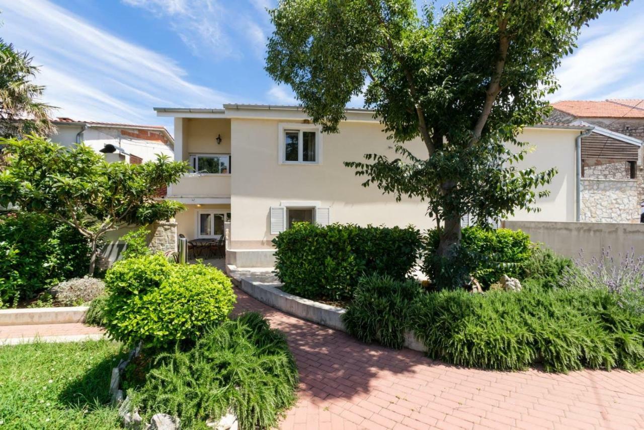 Apartmani Vinko Tribunj-Sovlje Tribalj エクステリア 写真