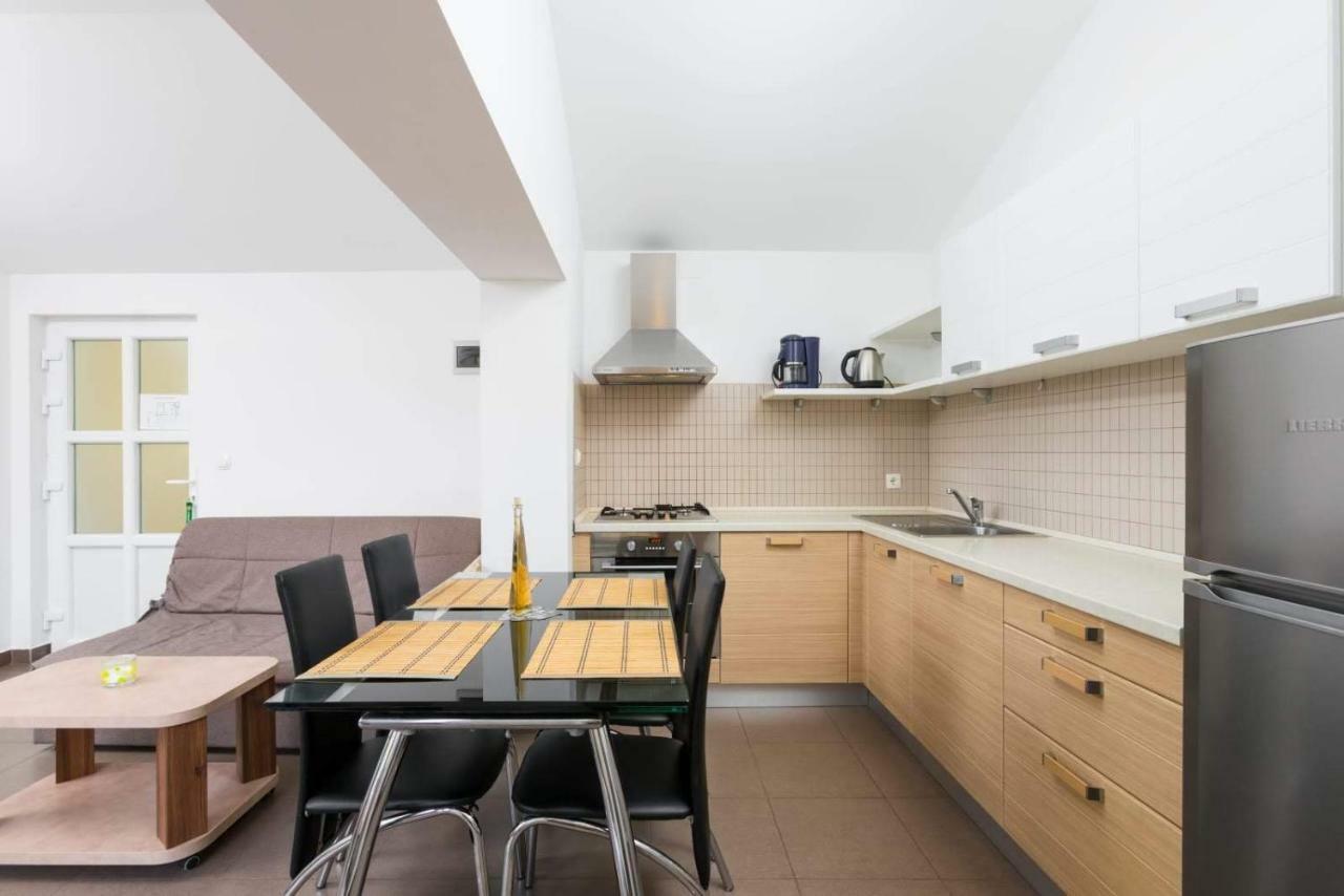 Apartmani Vinko Tribunj-Sovlje Tribalj エクステリア 写真