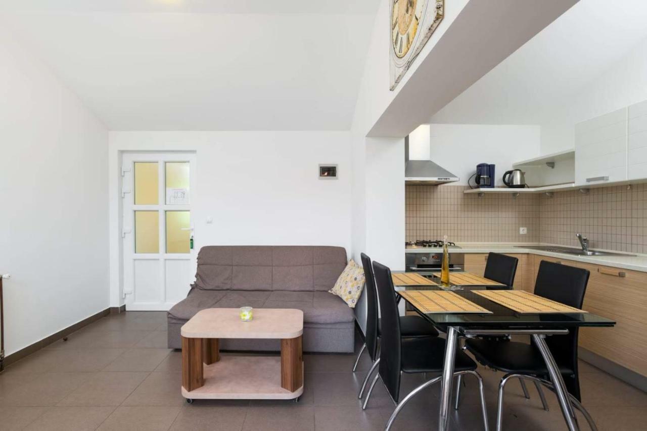 Apartmani Vinko Tribunj-Sovlje Tribalj エクステリア 写真